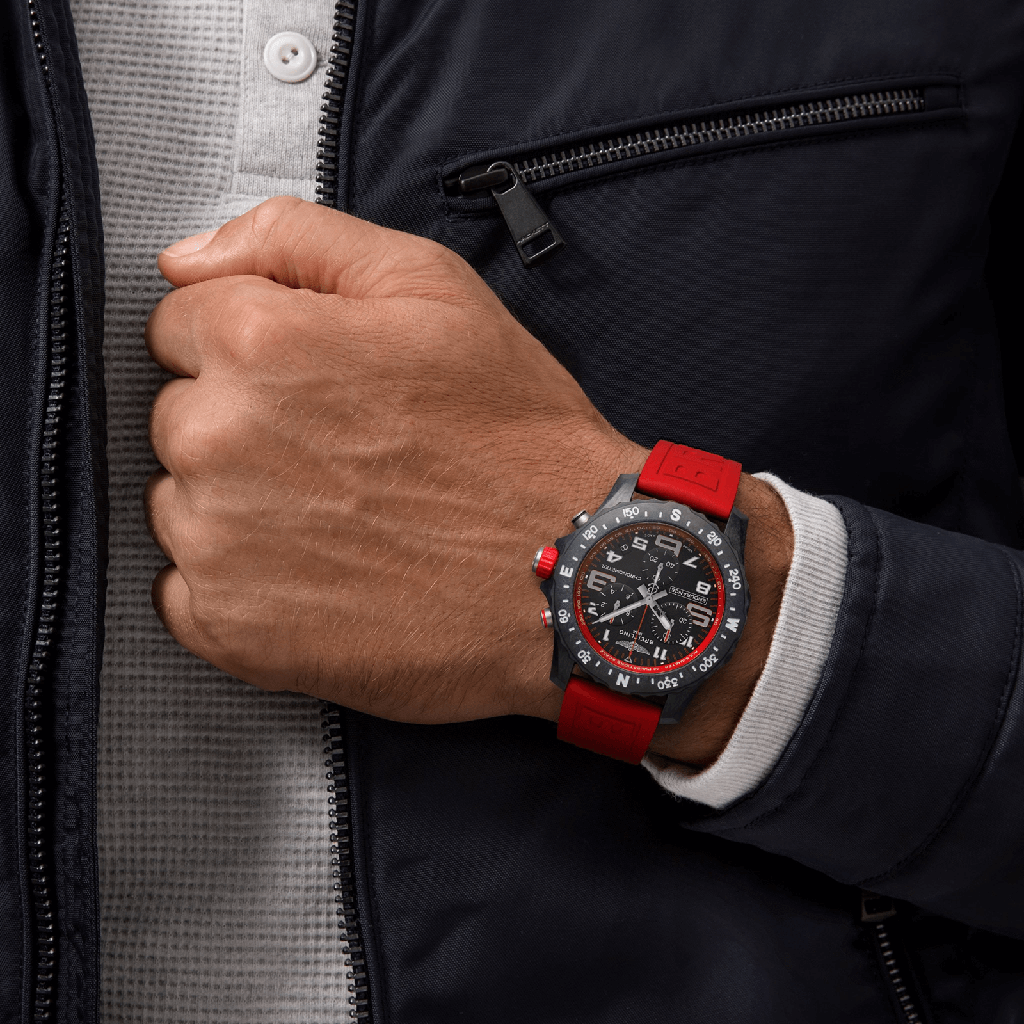x82310d91b1s1-endurance-pro-on-wrist_ef3f6855-27e1-4c9b-a6fe-21661e94dece.jpg