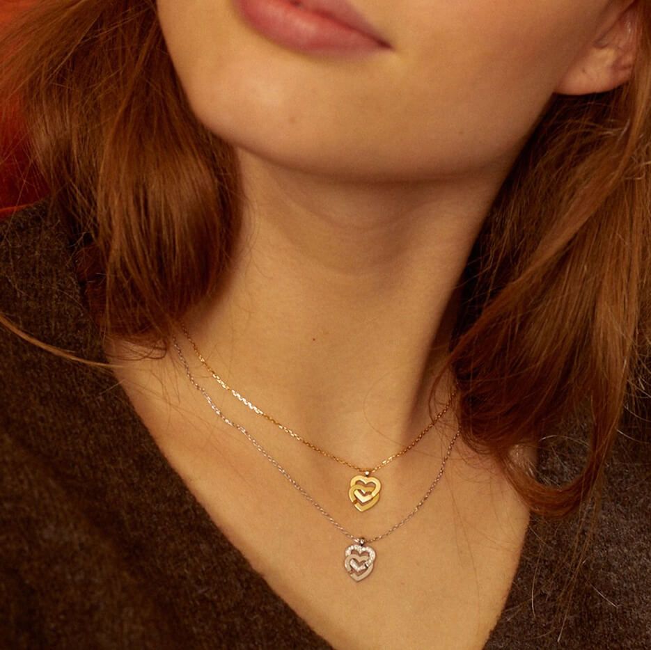 collier-dinh-van-double-coeurs-r10-or-jauneporte_0efce5d9-cf45-4a7b-ba1f-545b1a6a1bd7.jpg