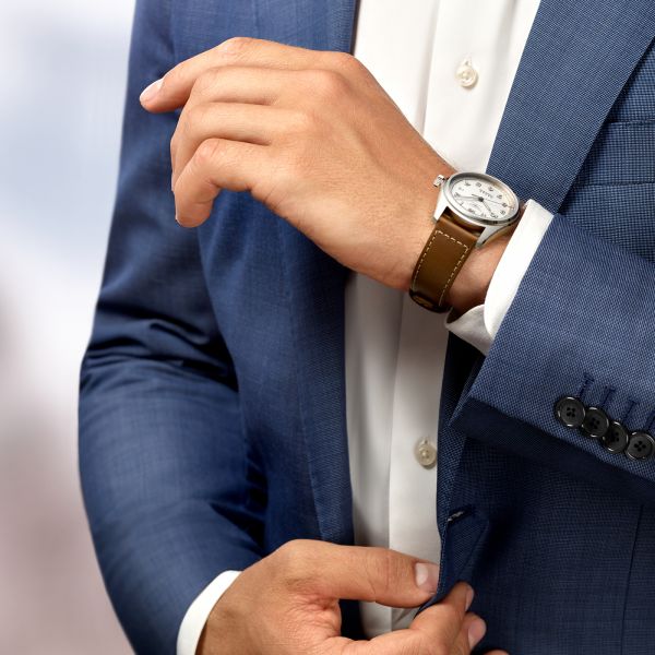 longines-spirit-l3-810-4-73-2-worn_634b91ae-1a94-4a67-94e2-cedd63e4dd81.jpg