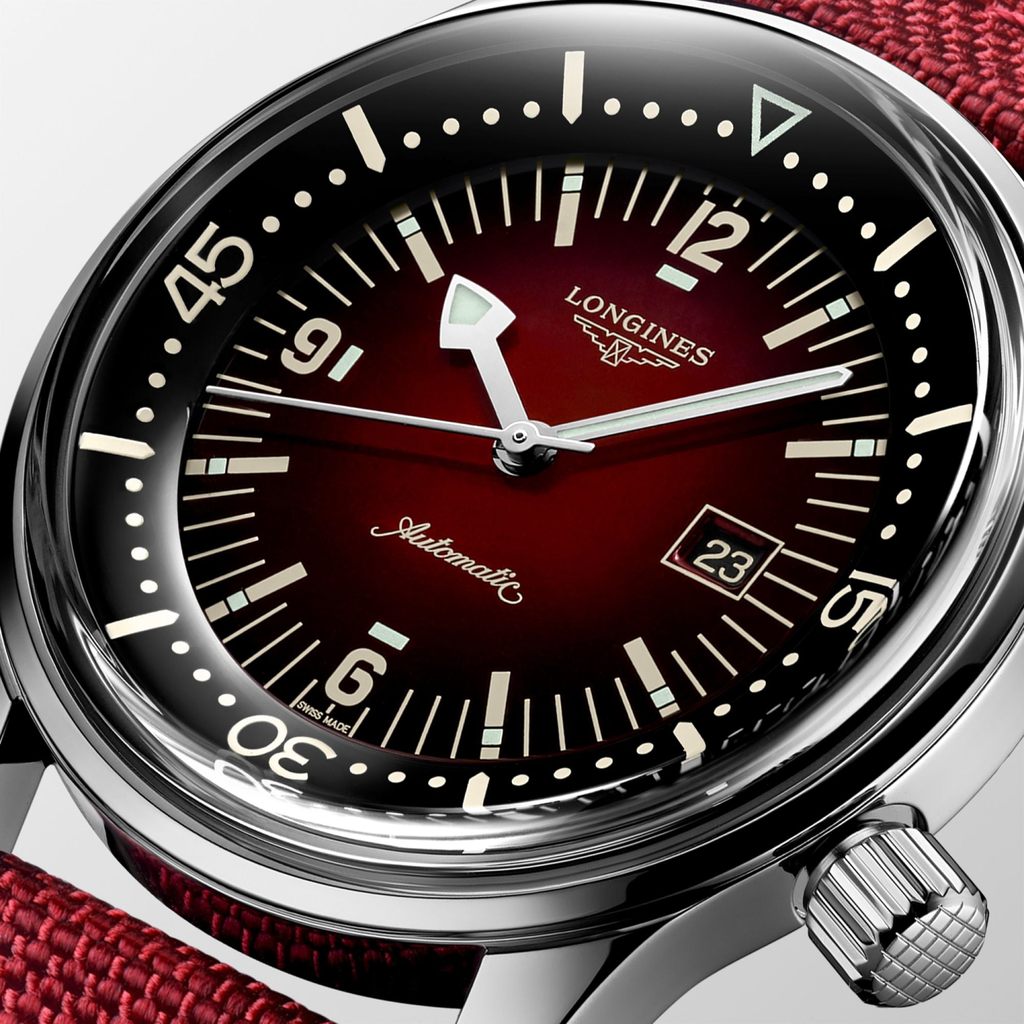the-longines-legend-diver-watch-l3-374-4-40-2-close-up_79ef2d6f-19a0-48ae-955d-990646dfd37b.jpg