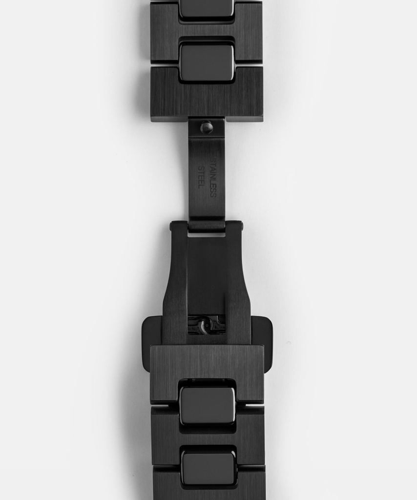 br05-skeleton-black-ceramic-produit-bracelet-v2_c72101f2-816b-40f1-8a50-41b7fe19ac3b.jpg