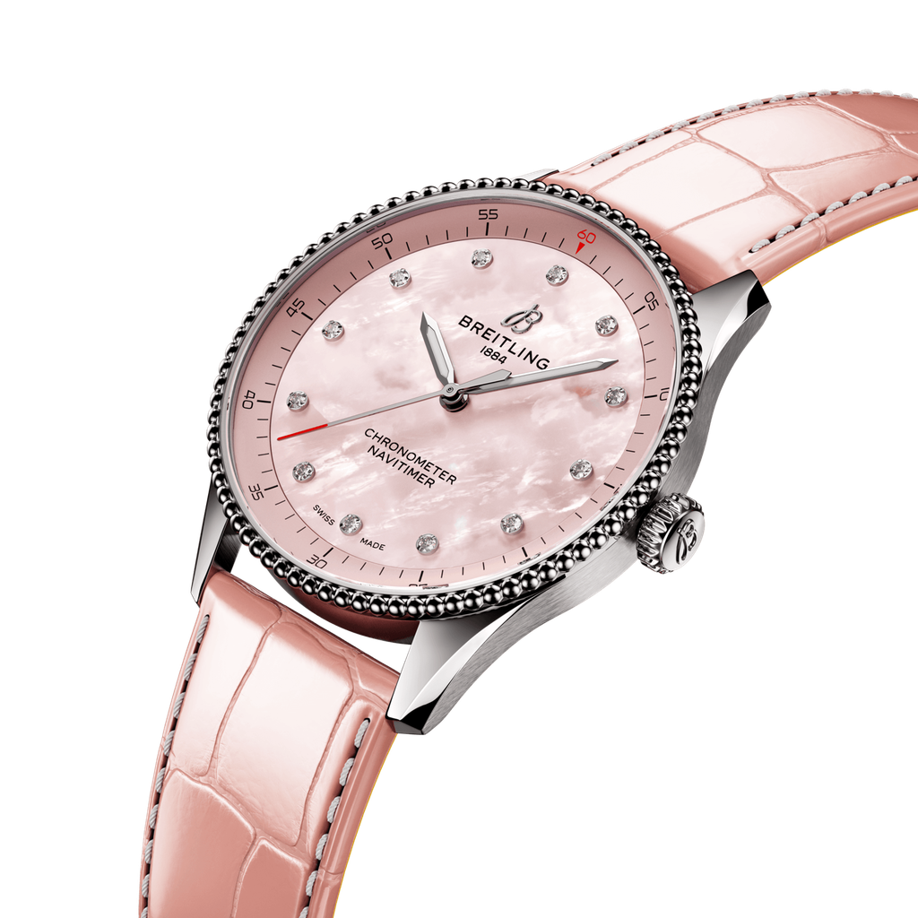 a77320d91k1p1-navitimer-32-three-quarter-2_e03fc84f-2140-404c-ac7c-b9c299a07d91.png