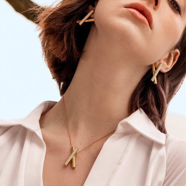 roberto-coin-domino-18k-rose-gold-diamond-x-pendant-adr888cl2315_wear-600x600_937c4db6-378e-4b63-900d-1d89ecff8142.jpg
