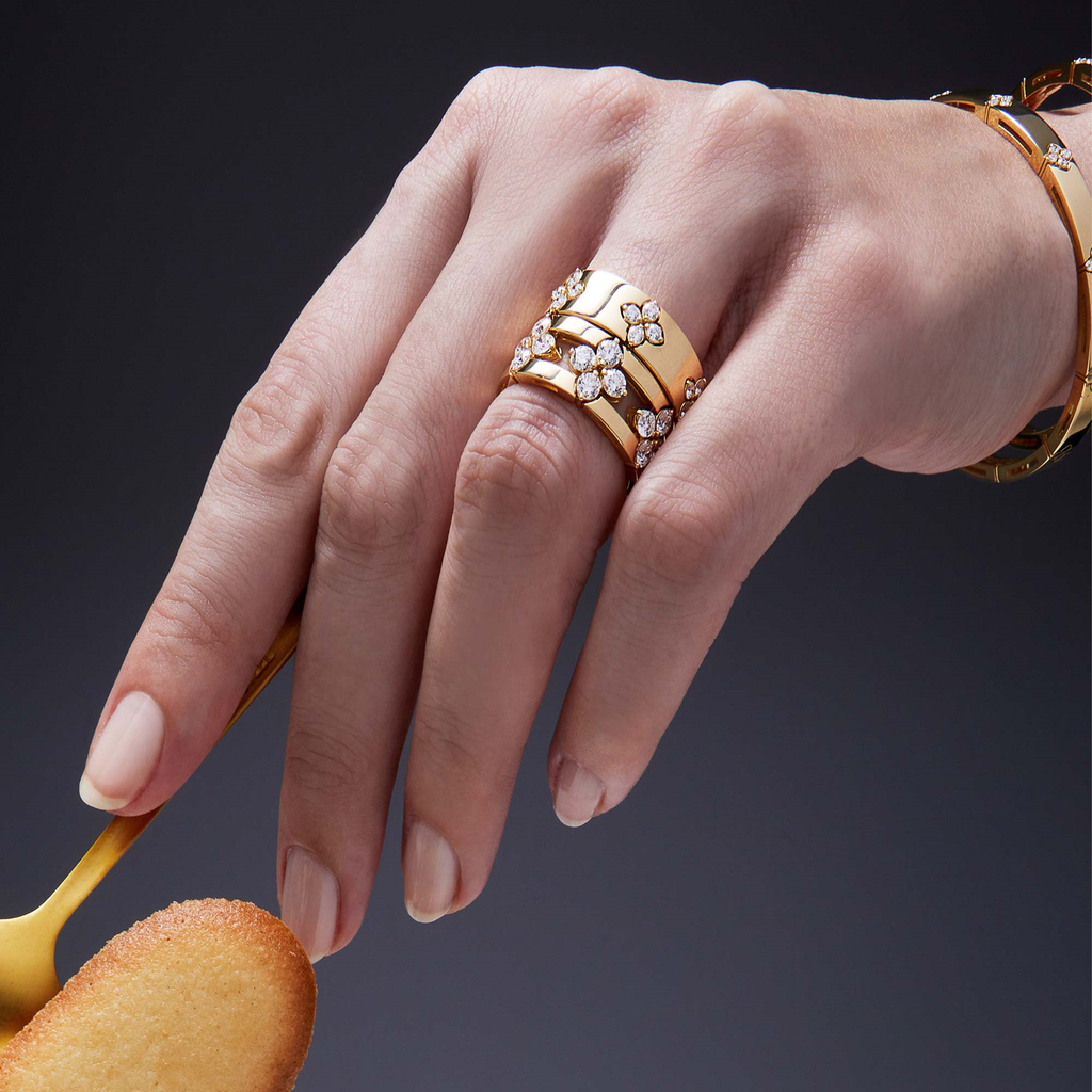 roberto-coin-love-in-verona-18k-yellow-gold-diamond-open-frame-ring-adr888ri2273_wear_a64b5906-7aec-4fd2-9612-e136880023c5.jpg