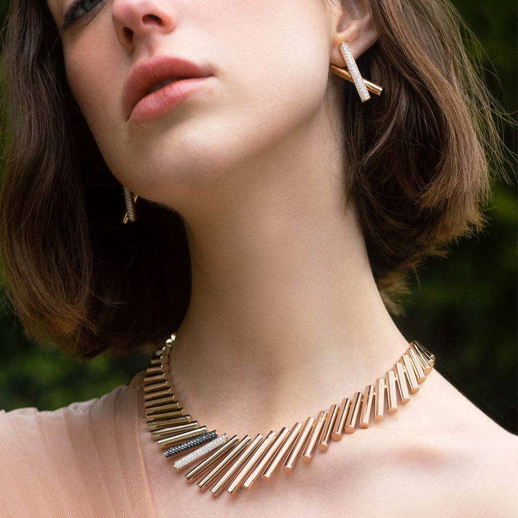 roberto-coin-domino-18k-rose-gold-black-and-colorless-diamond-wide-necklace-adr888cl2201_40_wear_b22601ff-1769-4564-a283-491c58adff33.jpg