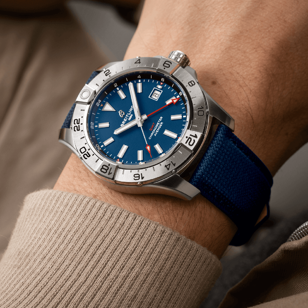 a32320101c1x1-avenger-auto-gmt-44-blue-wrist-shot-ecom_a9b130d5-f542-491d-98d1-462900809b6a.png