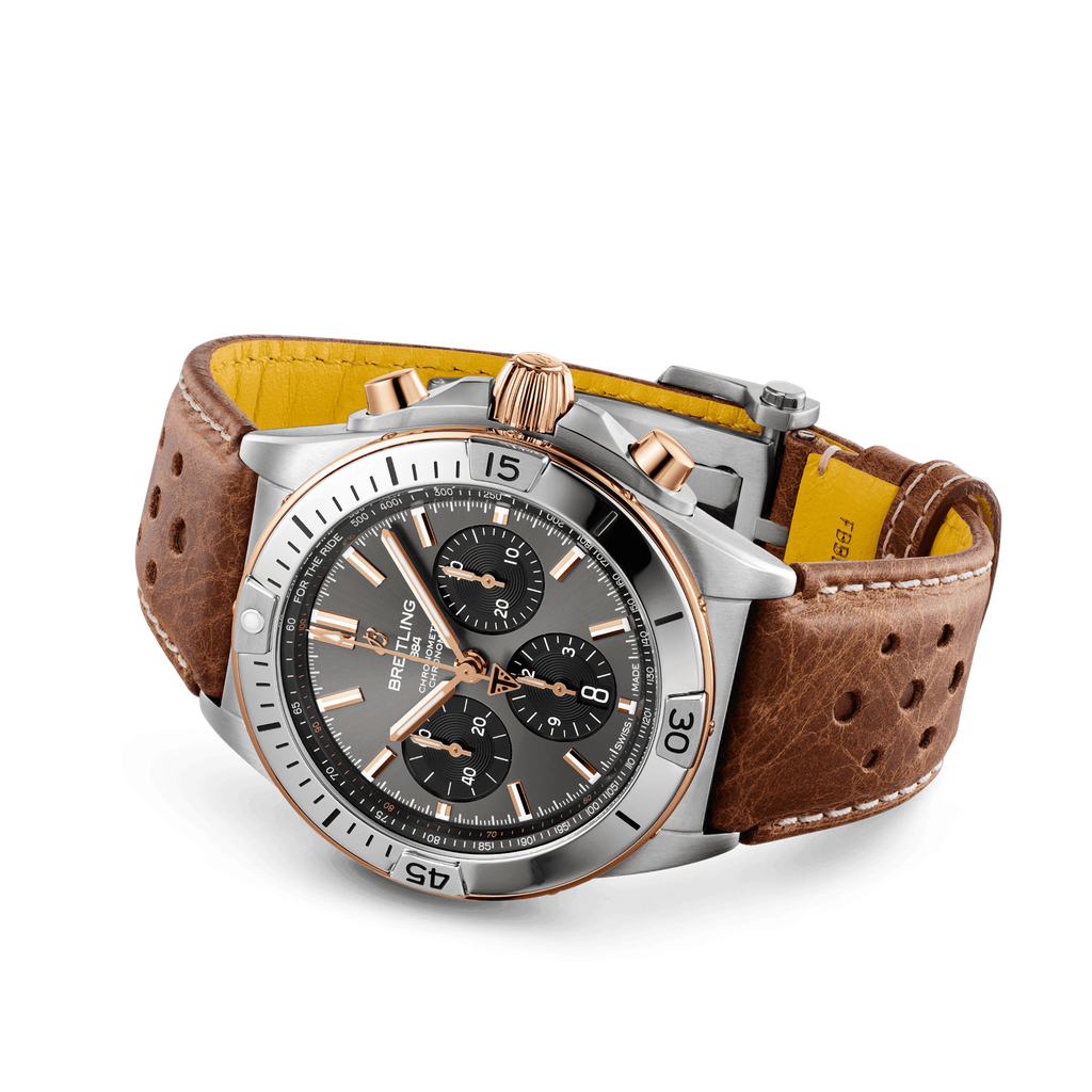 tb0134101m1x1-chronomat-b01-42-triumph-rolled-up_3f6dfd3a-d3ce-464f-9f87-1c32a11b7175.png