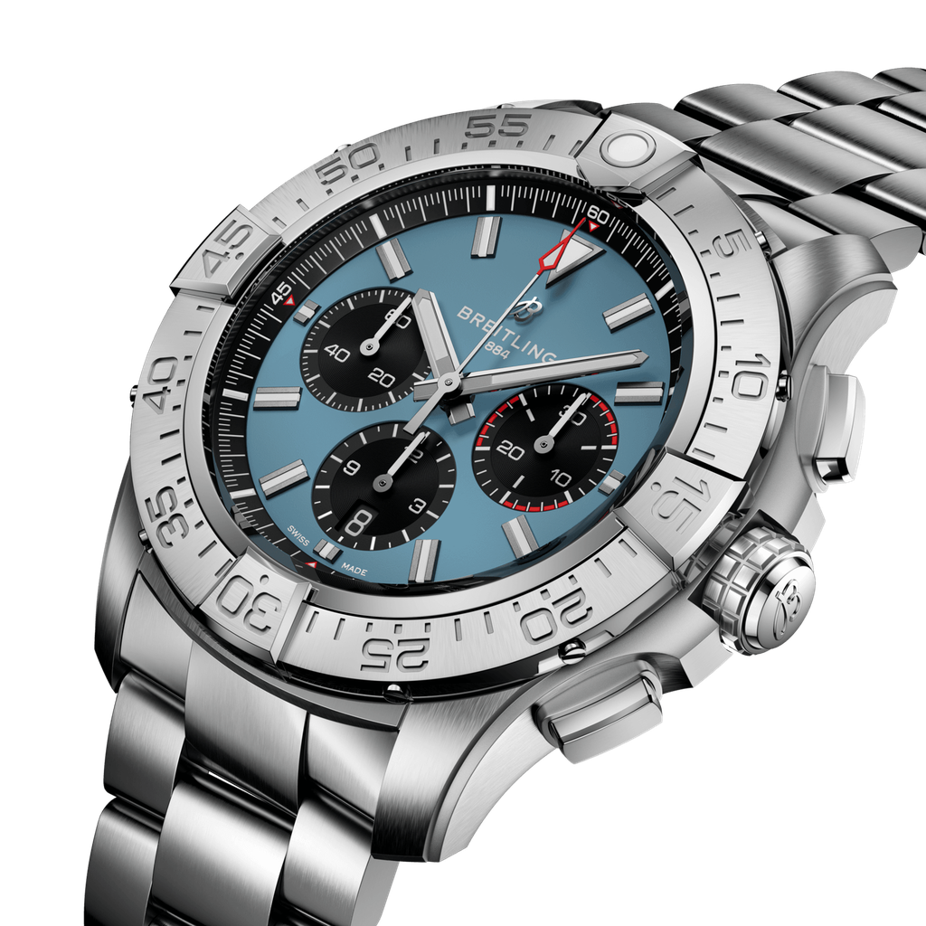 eb0148101c1e1-super-avenger-b01-chronograph-46-three-quarter_0ec4ebd4-ad65-4bcd-aa6c-d974cae6aa34.png