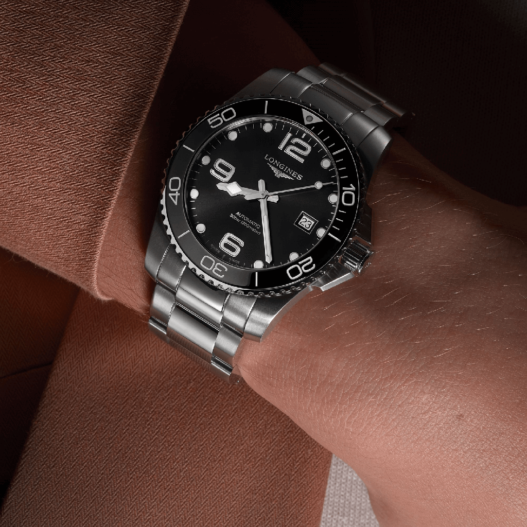 hydroconquest-l3-782-4-56-6-on-wrist-close-up_c01a69ce-540b-4252-883f-3812f0dbf5cd.jpg