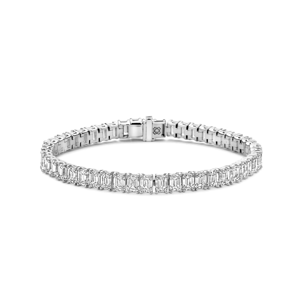 Whitegold tennis bracelet with emerald cut diamonds