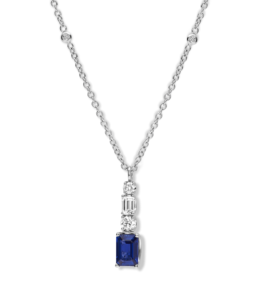 Pendant with sapphire and diamonds