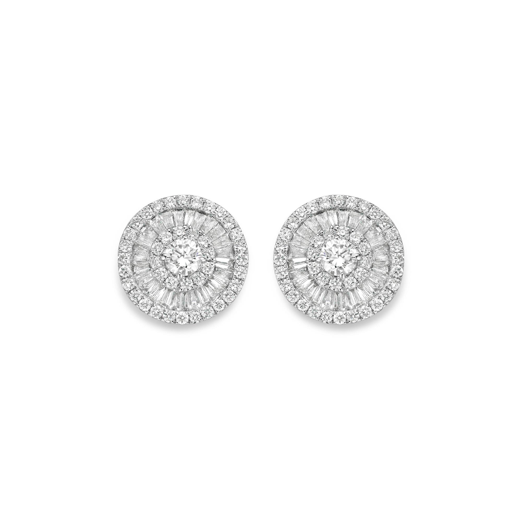 Whitegold studs with brilliant and baguette shape diamonds