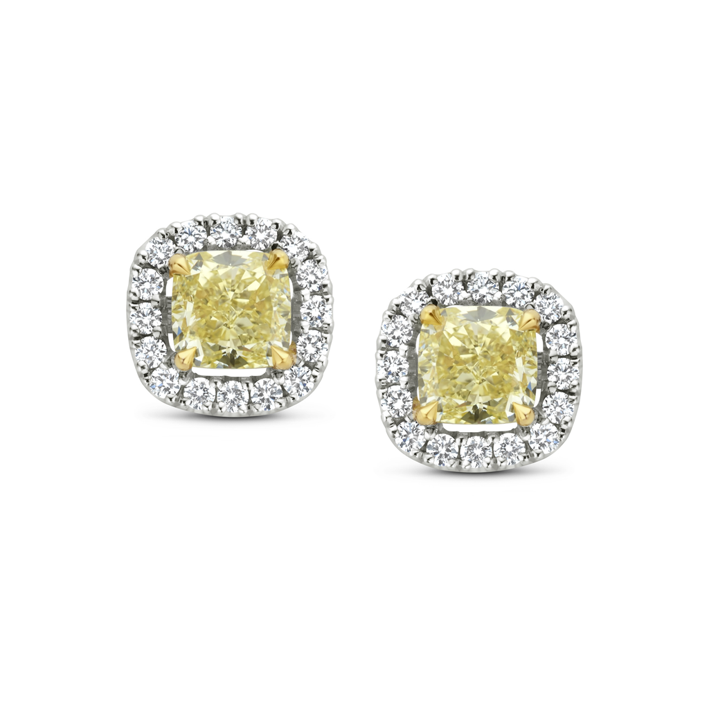 Whitegold studs with diamonds