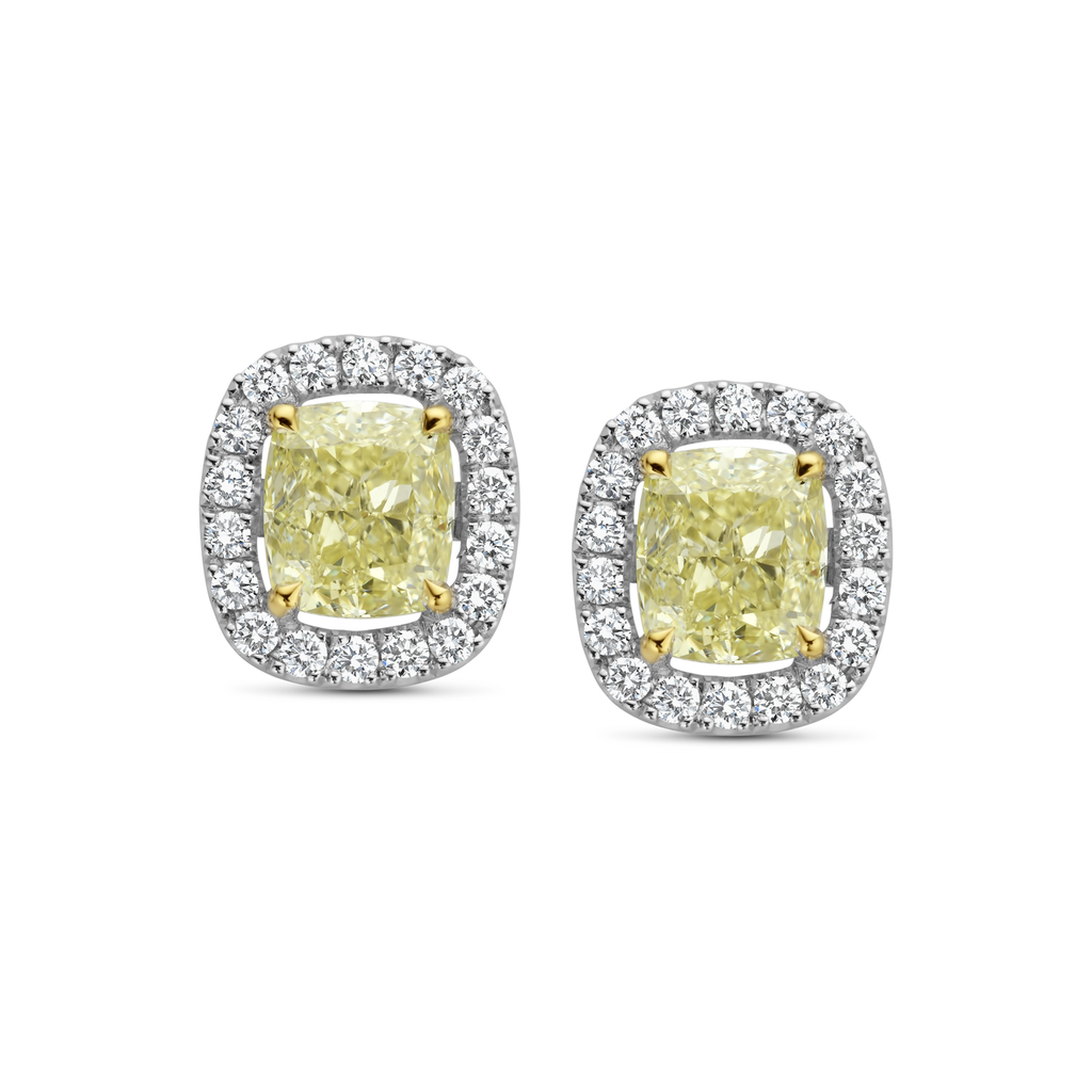 Whitegold studs with diamonds