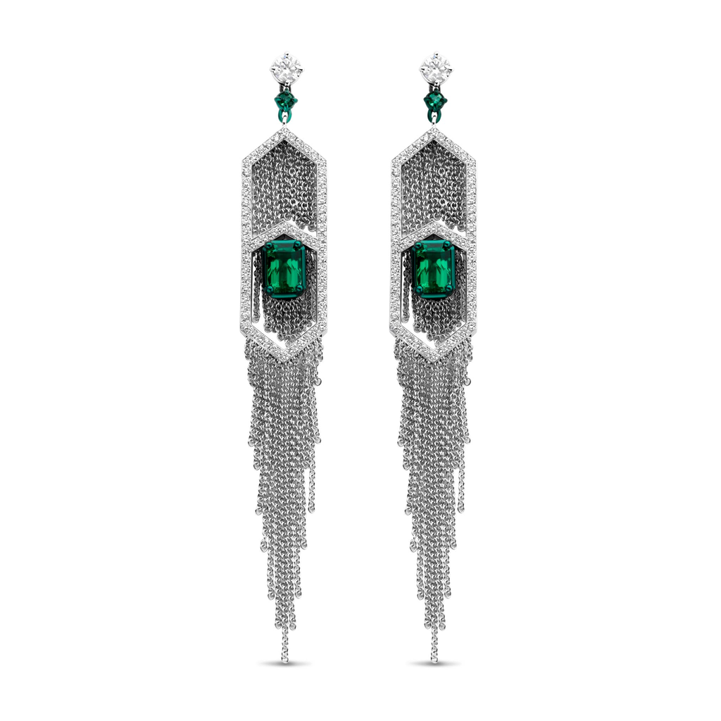 Whitegold dangling earrings with diamonds and emerald