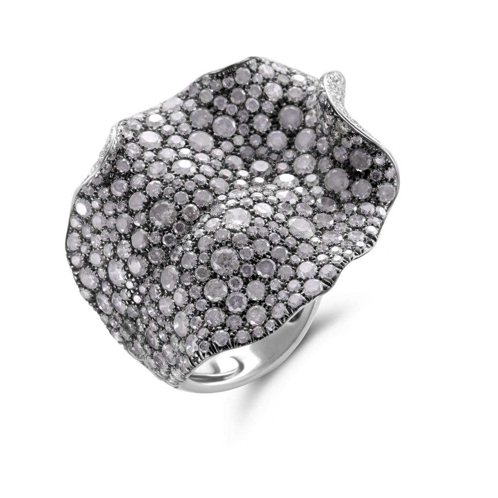 Ring with ice diamonds