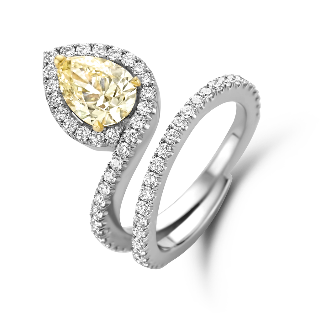 Ring with white and yellow diamonds