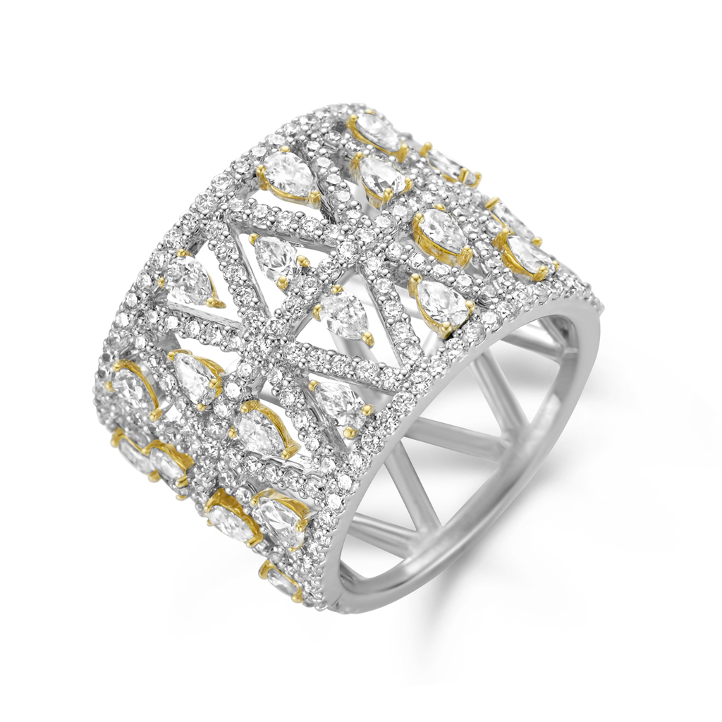 Ring with diamonds