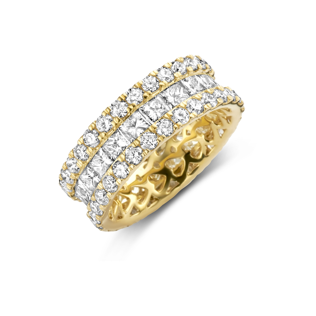 Ring with diamonds