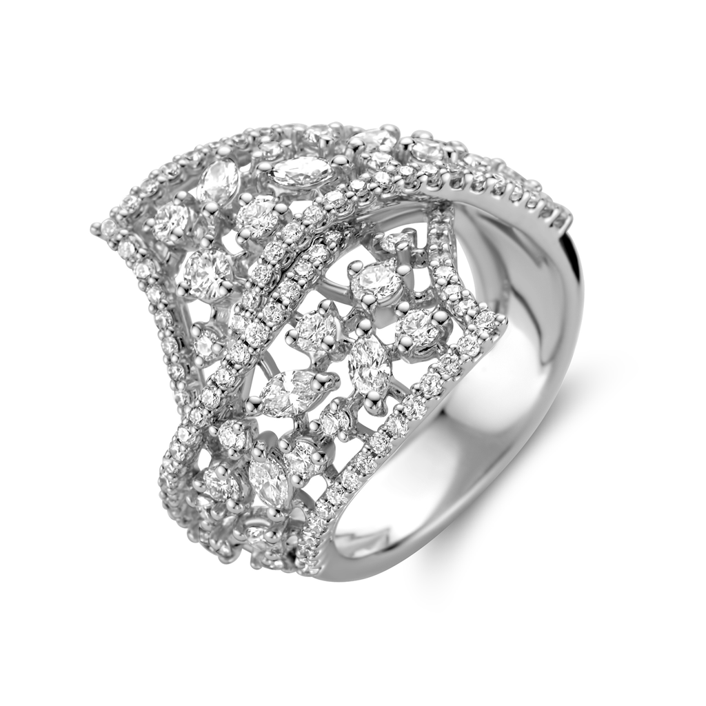 Ring with diamonds