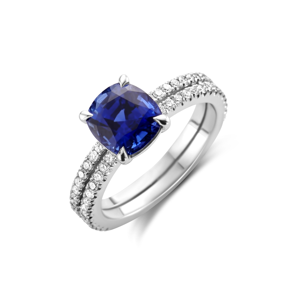Ring with diamonds and sapphire