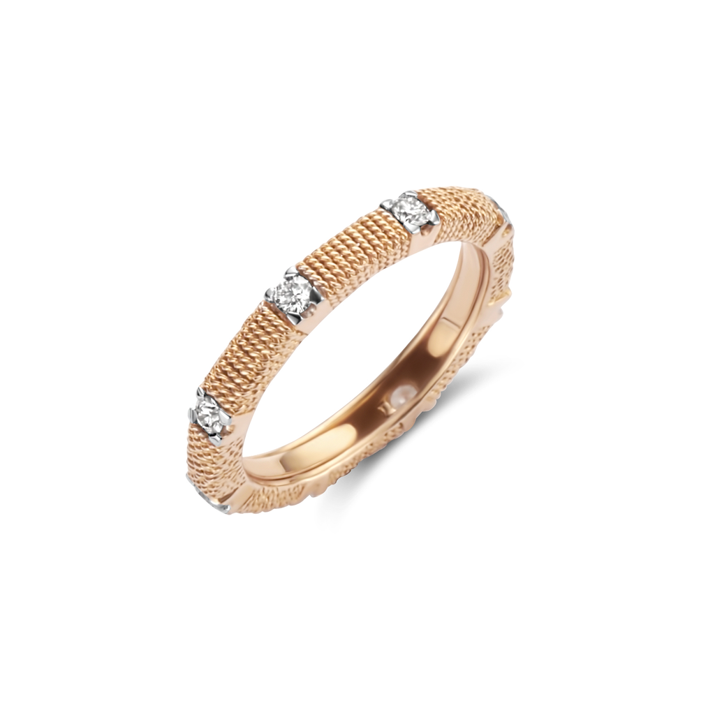 Ring with diamonds