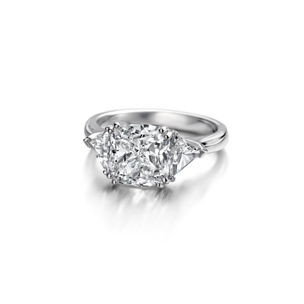 Solitaire Cushion cut & Triangels