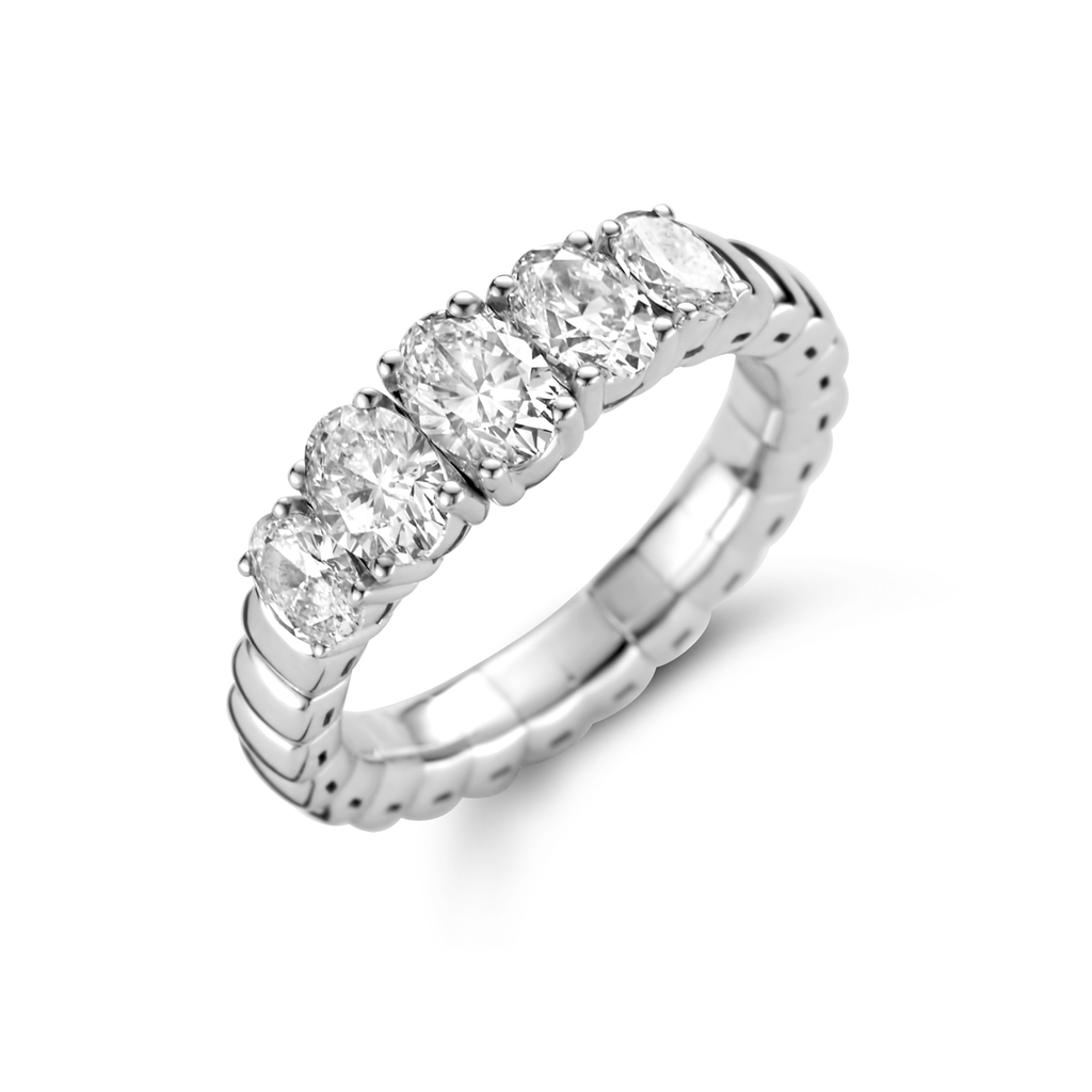 Ring oval diamonds