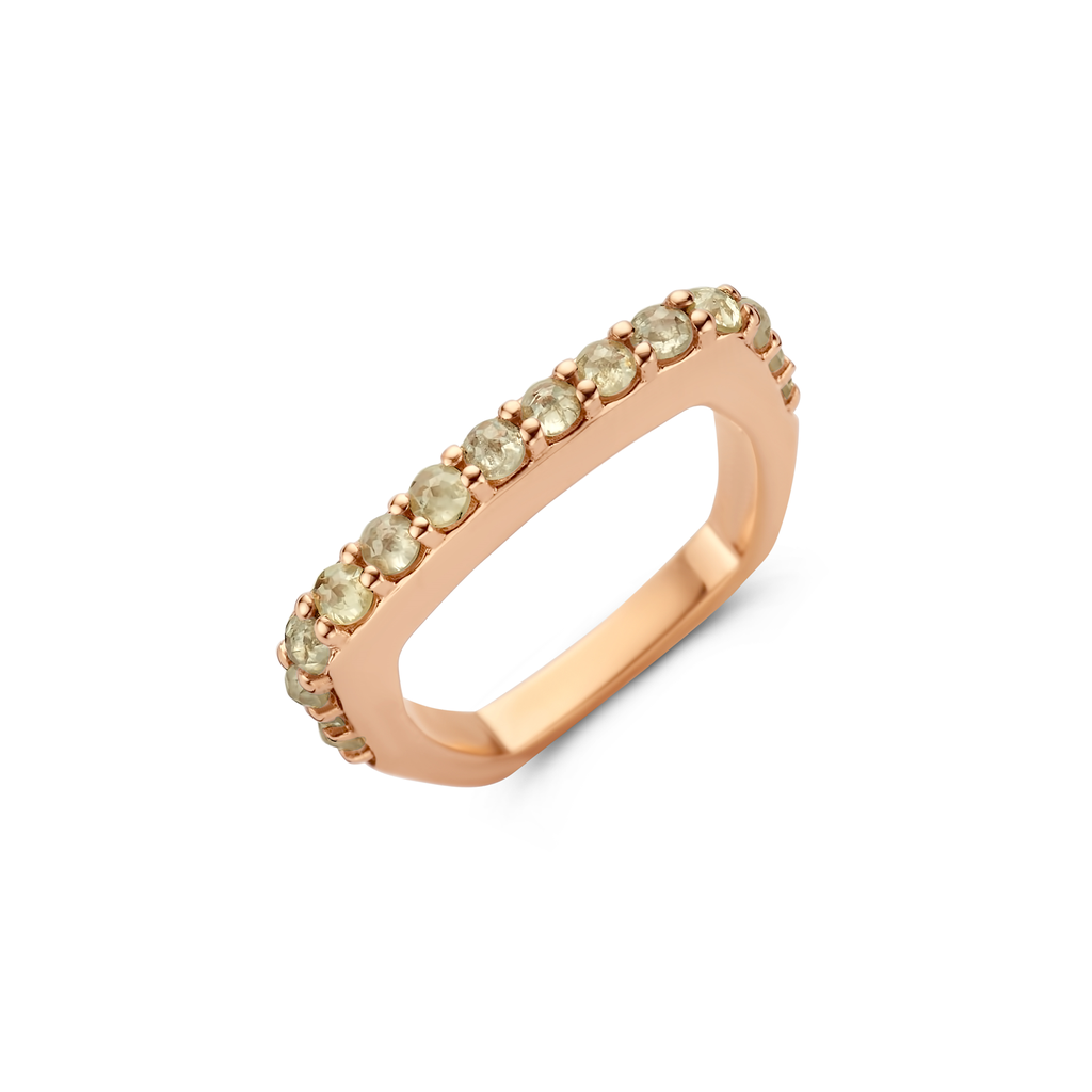 Fragranze ring with white milky diamonds