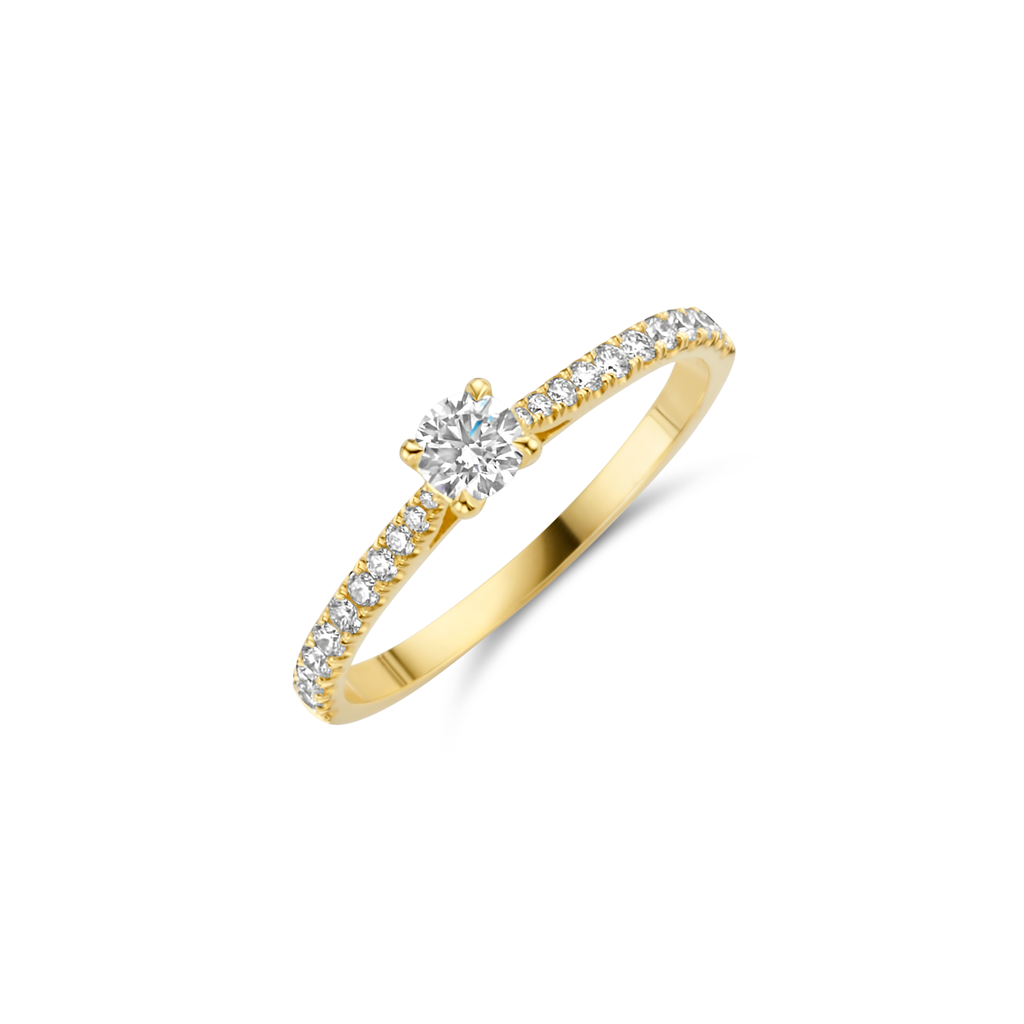 Yellow gold solitaire with brilliant cut diamonds