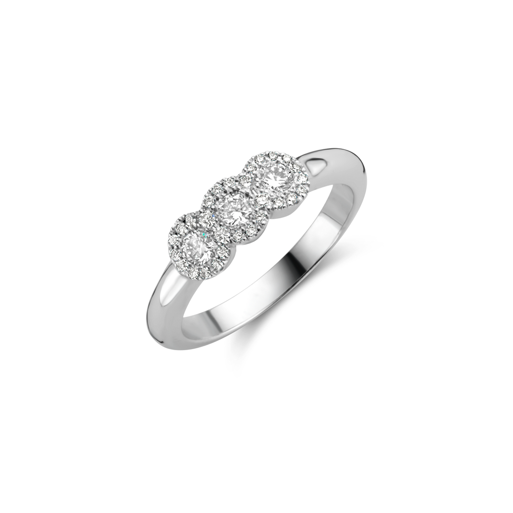 Whitegold ring with triple diamonds