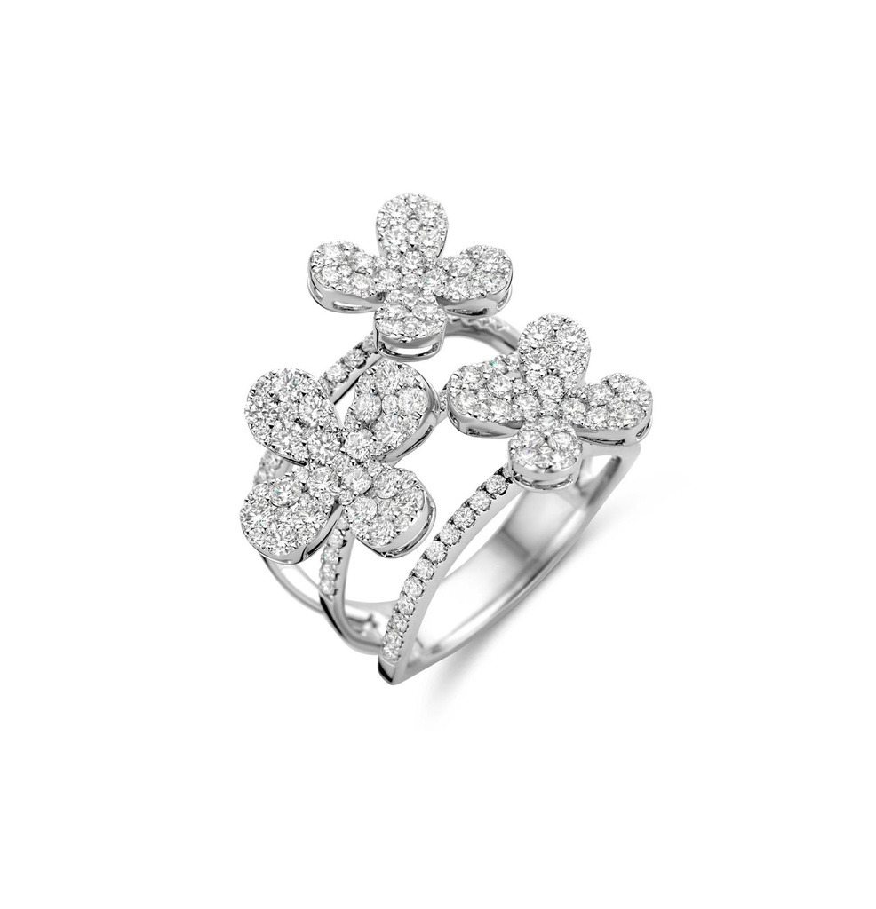 White gold ring set with Diamonds