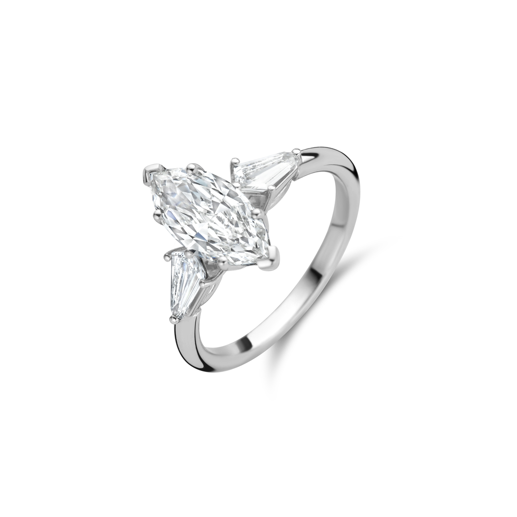Solitaire White gold set with a Marquise Diamond ans two Pear shapr Diamonds