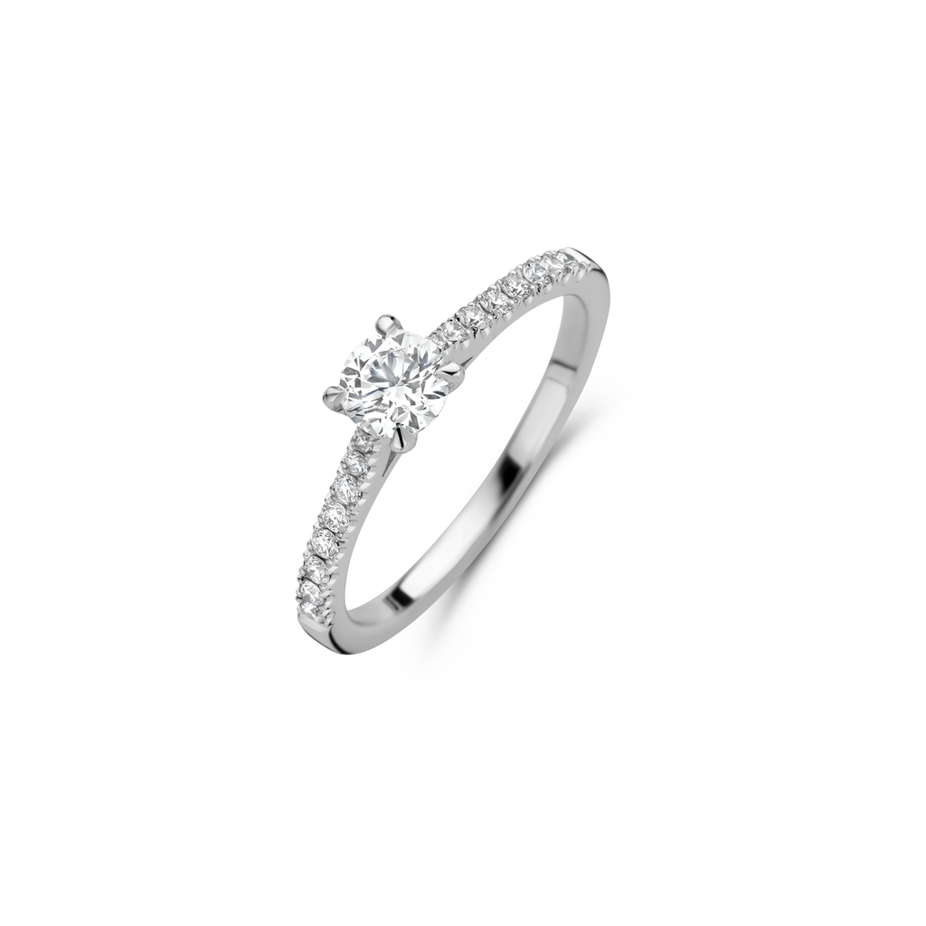 Whitegold solitaire with diamonds