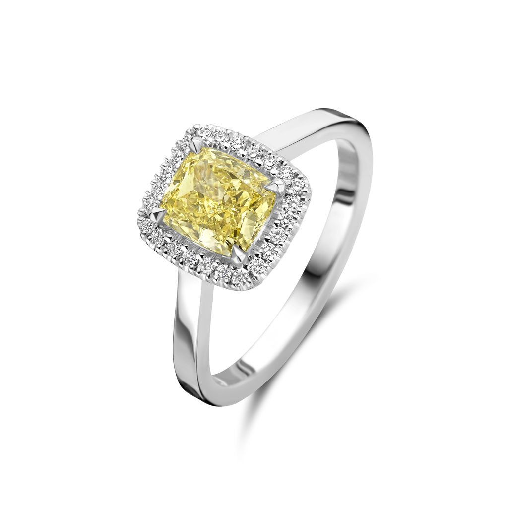 Whitegold solitaire with diamonds