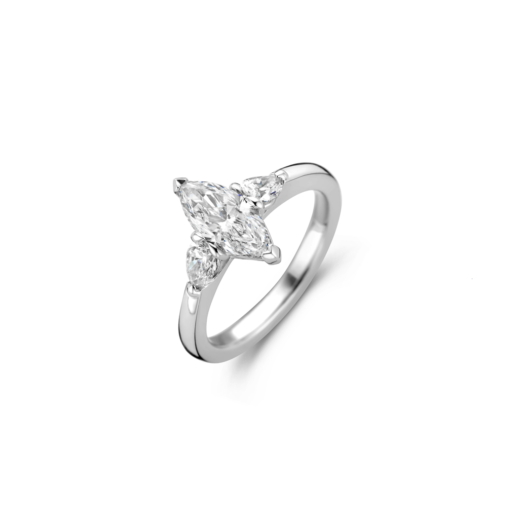 Whitegold solitaire with diamonds