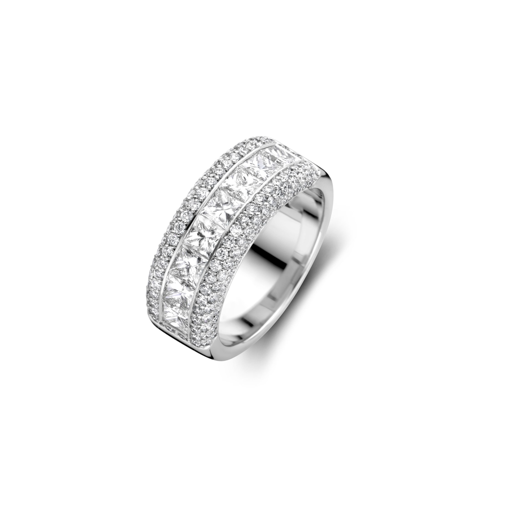 Whitegold ring with diamonds