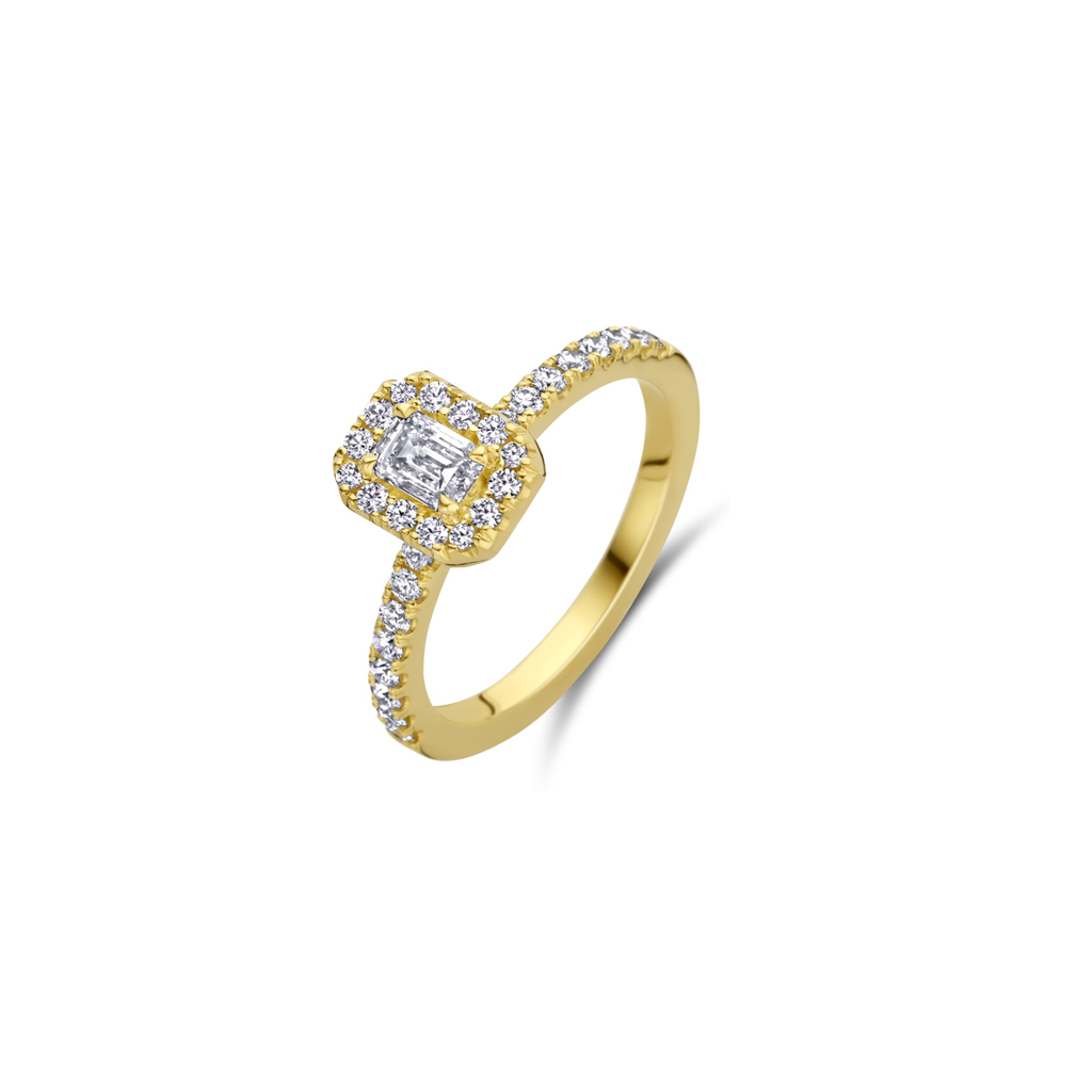 Yellow gold solitaire with diamonds