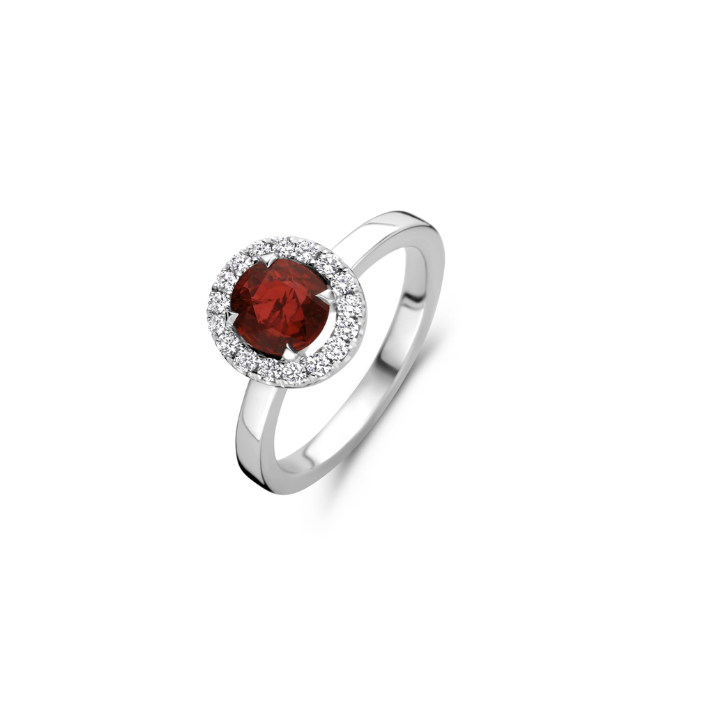 White gold ring with ruby and diamonds