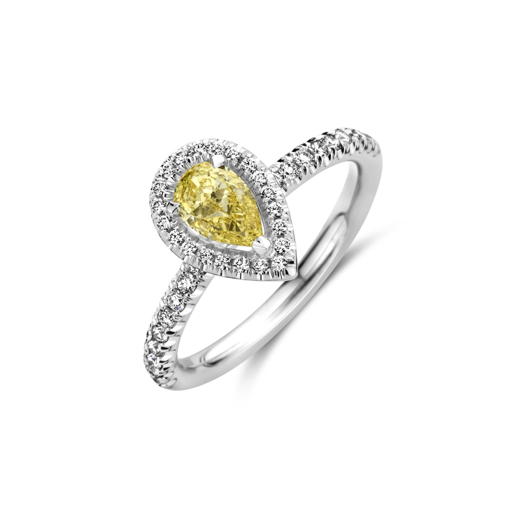 Whitegold wedfit ring with diamonds