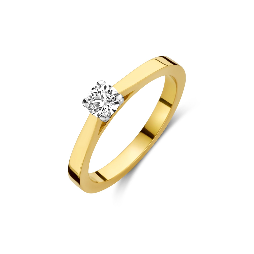 Two tone solitaire ring with diamond
