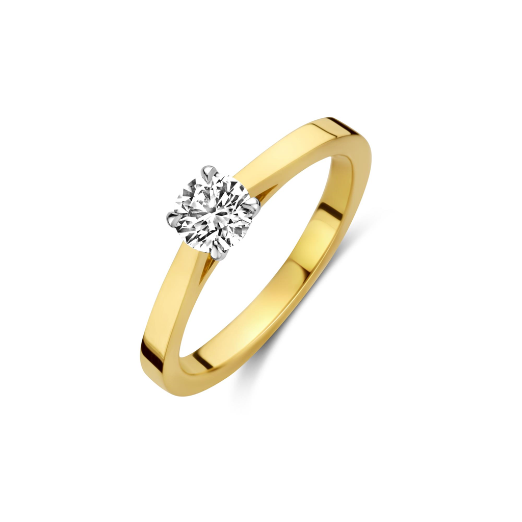 Two tone solitaire ring with diamond