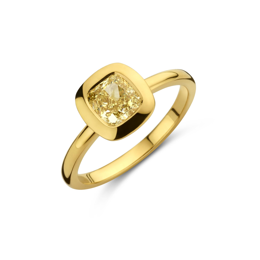 Yellow gold solitaire with diamond