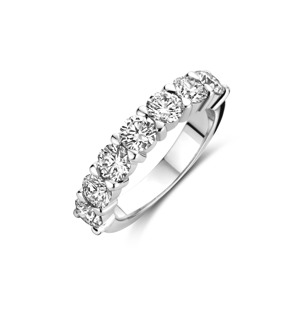 Whitegold ring with diamonds