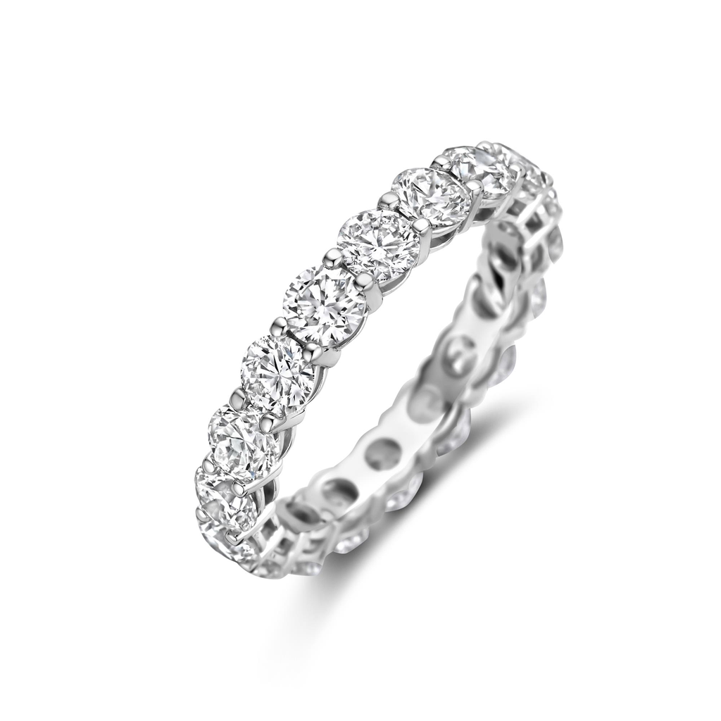 Whitegold wedding band with diamonds