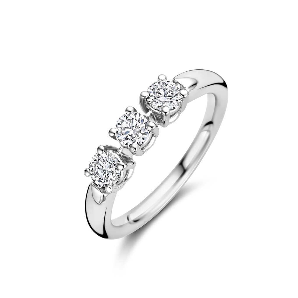 Whitegold ring with diamonds