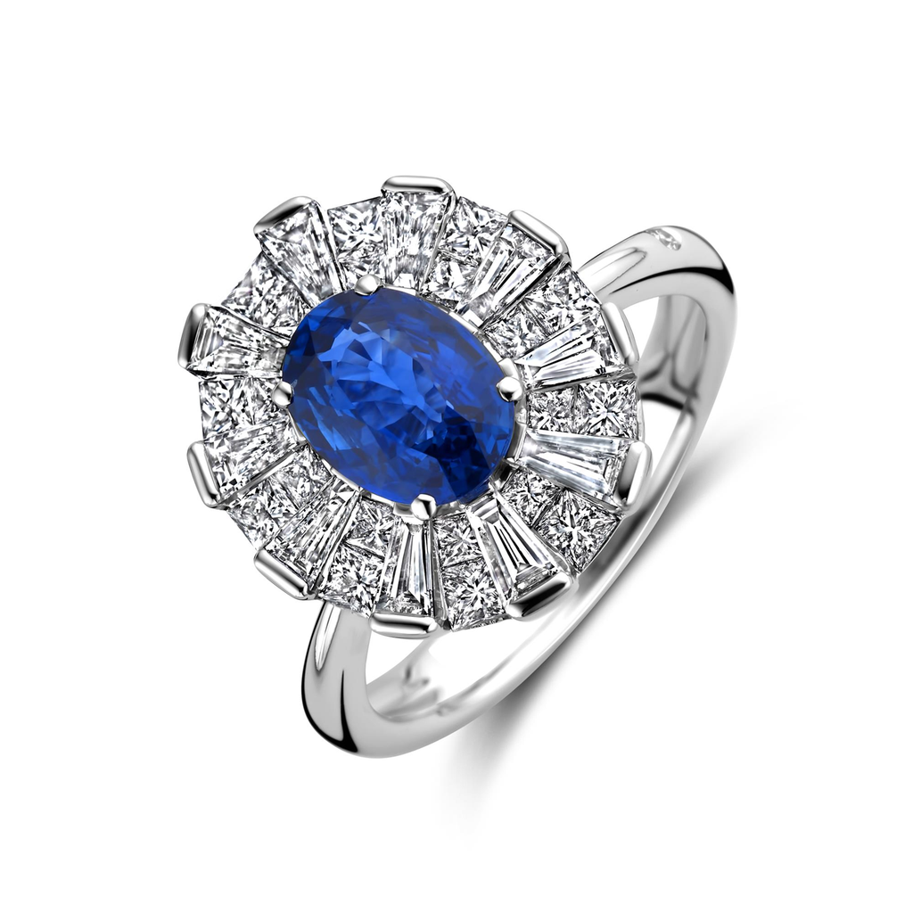 Whitegold ring with diamonds and sapphire
