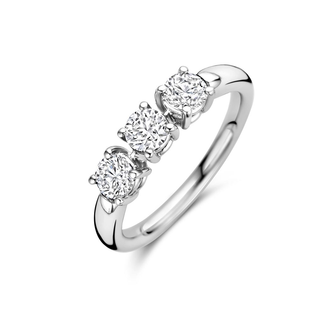 Whitegold ring with diamonds