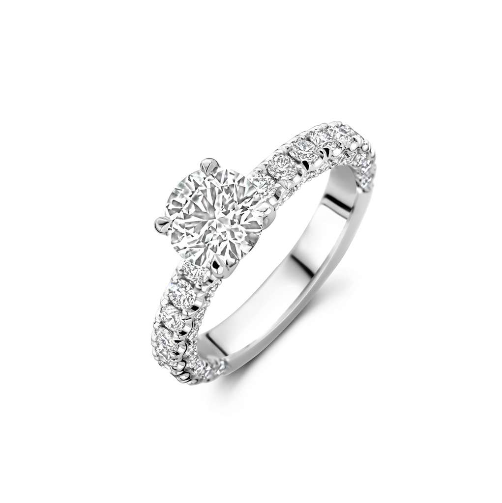 Whitegold solitaire ring with diamonds
