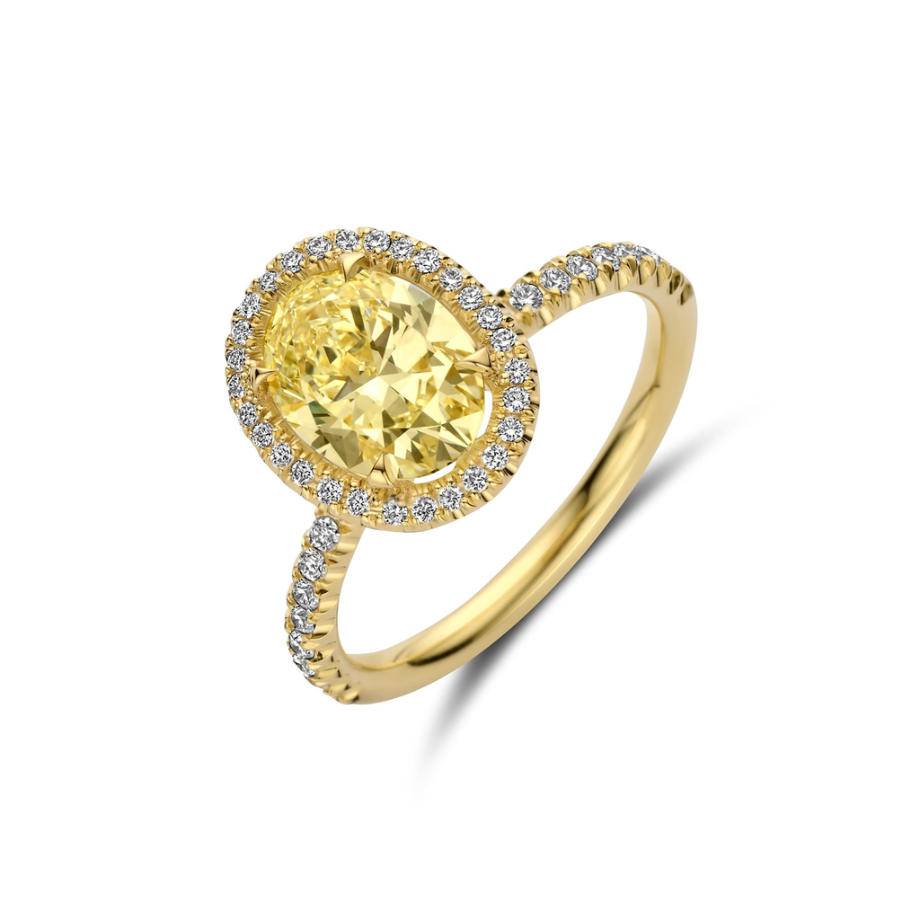 Yellow gold ring with diamonds